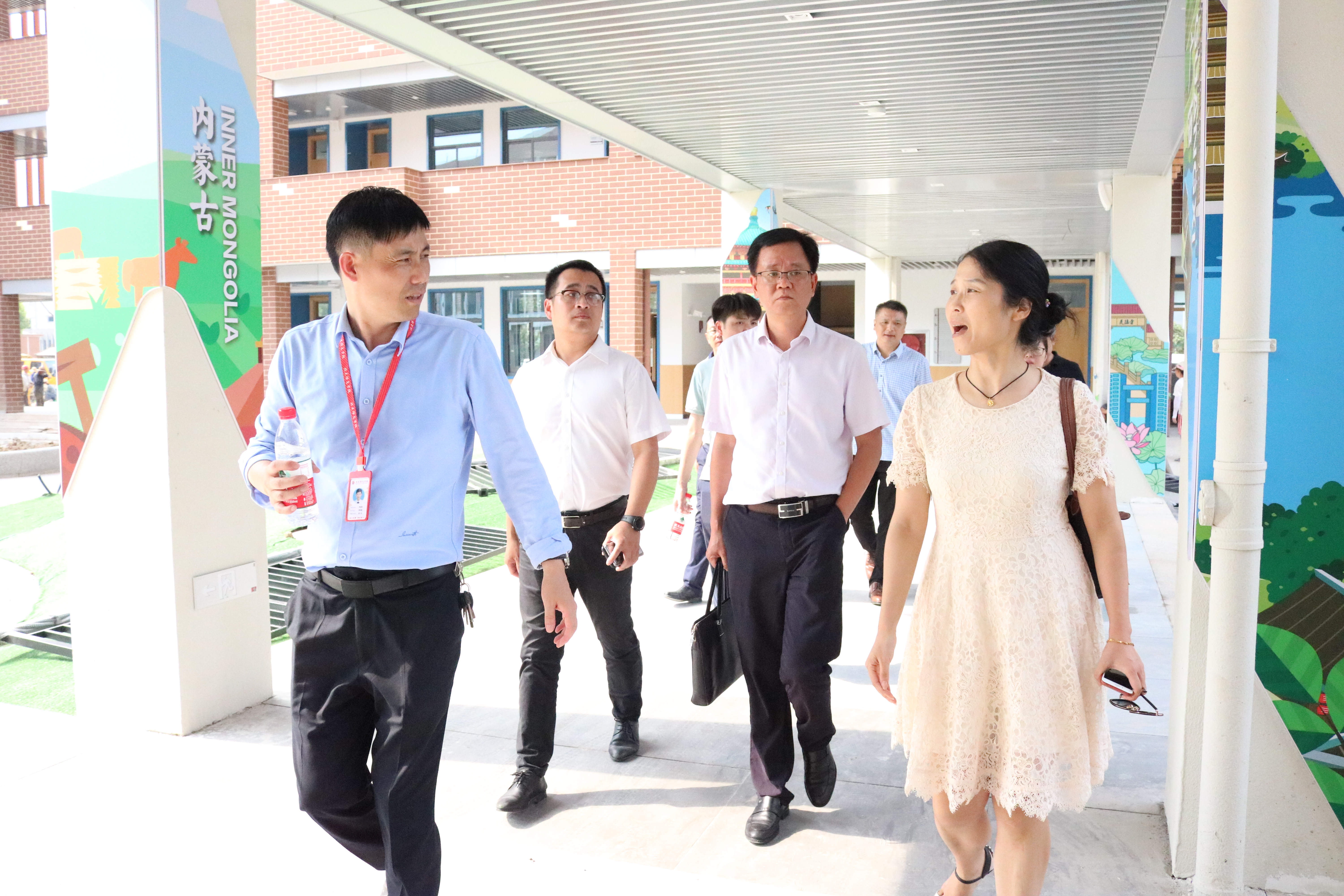 湖州市吳興區(qū)教育局黨委委員、副局長邵慧芳一行調(diào)研湖州培文實驗學校