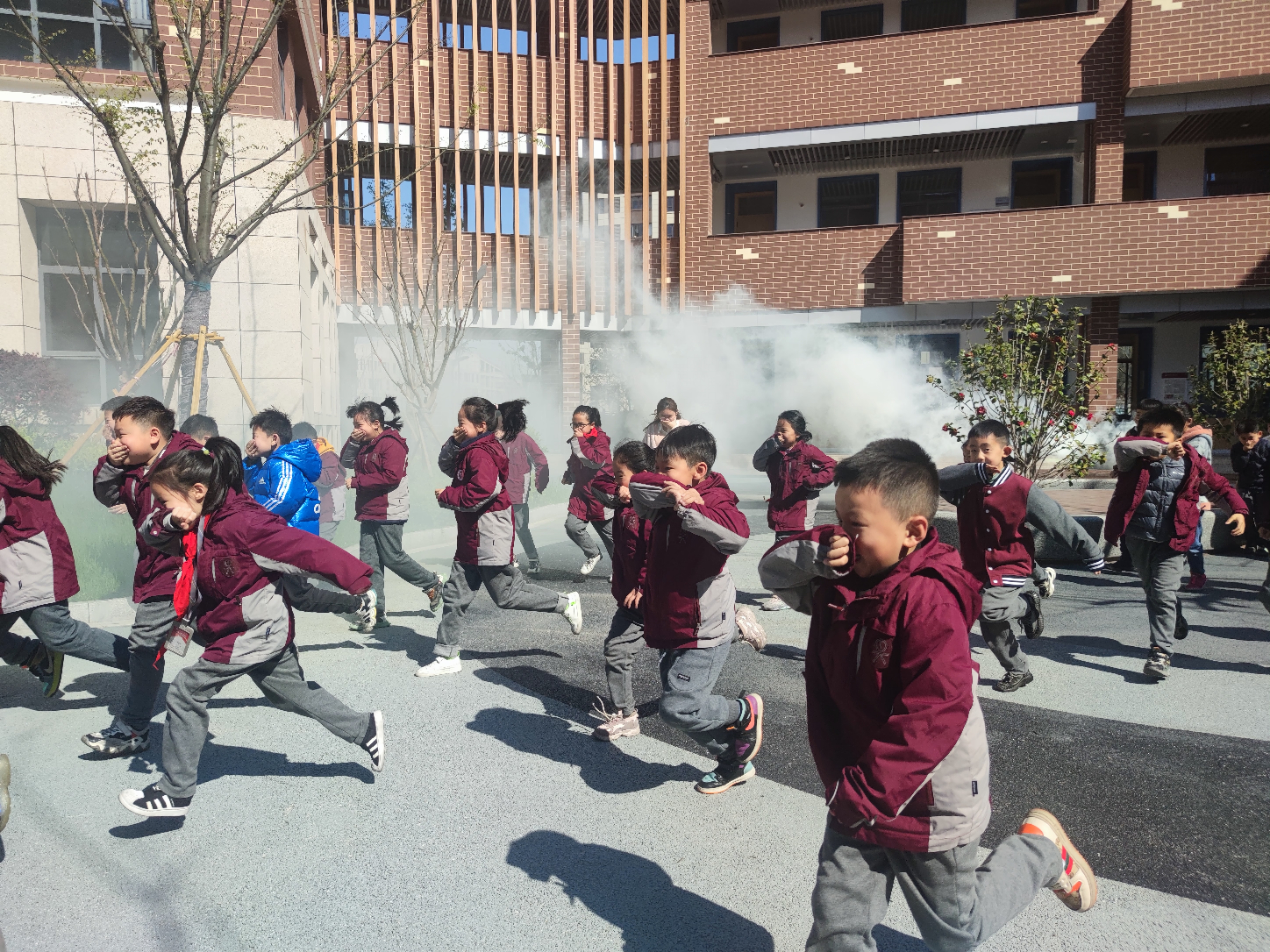 【校園安全】消防疏散實景演練 筑牢校園安全防線