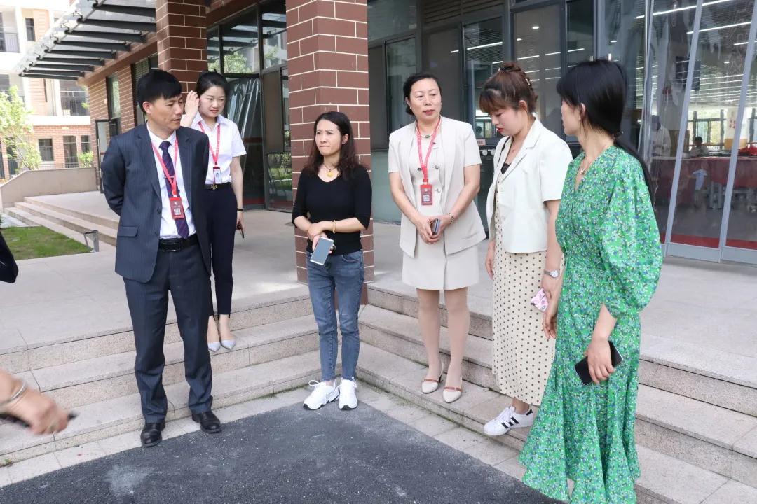 【培文資訊】邵水娥董事長一行蒞臨我?？疾旖涣? /><div   id=