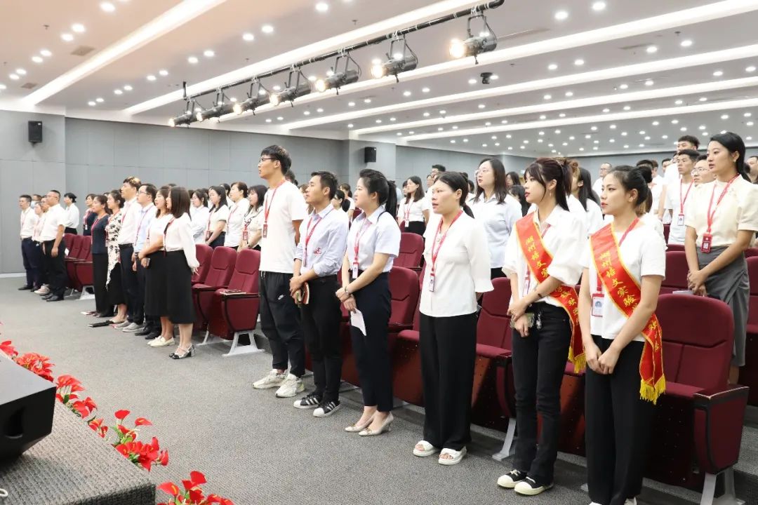【培文資訊】青藍(lán)結(jié)對薪火相傳 不忘初心逐夢杏壇——湖州培文青藍(lán)工程結(jié)對儀式暨教師節(jié)表彰大會