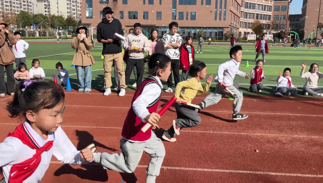 【陽光運動】眾志成城心系一繩 快樂接力爭創(chuàng)佳績——小學部趣味體育競賽