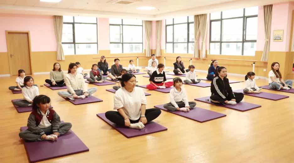 【魅力培文】“培”你一起學藝術(shù)——小學部藝體課堂親子活動